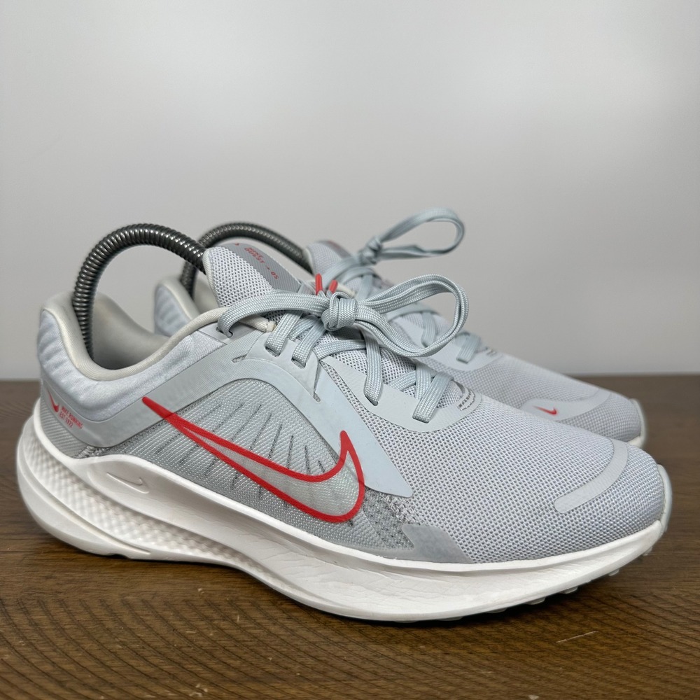 Nike‎ Running Shoes Womens 7.5 Gray Quest 5 Athletic Gym Sneakers Jogging